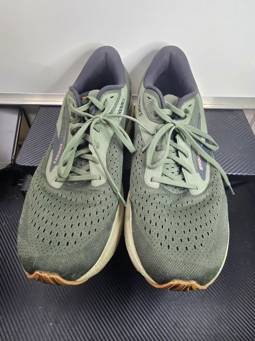 Brooks Adrenaline GTS 24 DNA LOFT Thyme/Black/Pelican 1104371D302 Mens Size 14